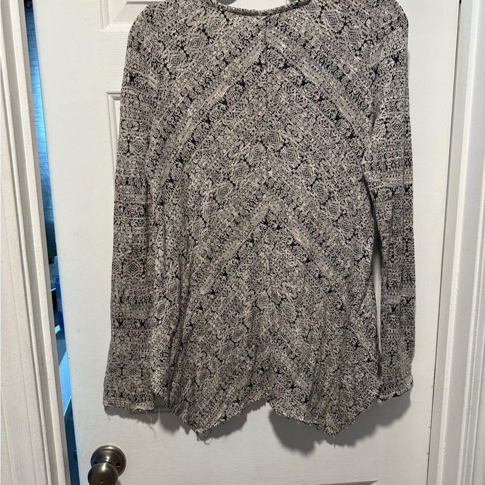 Knox Rose Gray and Black Asymmetrical Knit Top - Picture 7 of 7
